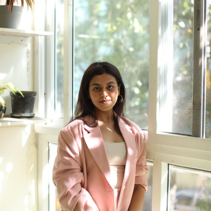 Aishwarya in pink blazer